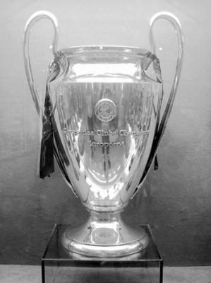 http://mohiblog.files.wordpress.com/2009/09/uefa-champions-league-trophy1.jpg